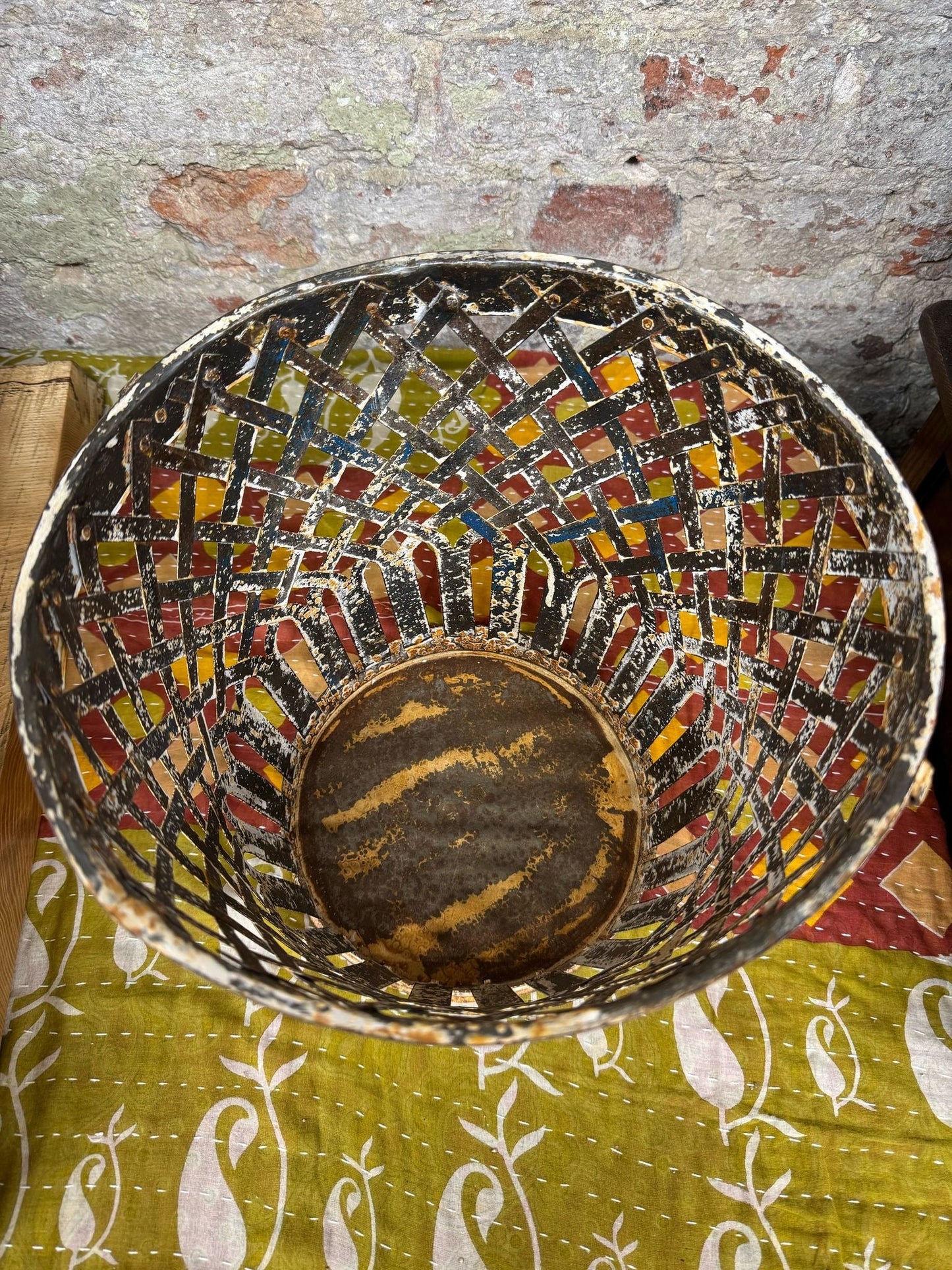 Rustic Lattice Metal Bucket Log Basket /Plant Pot Planter Paper Bin Kindling B