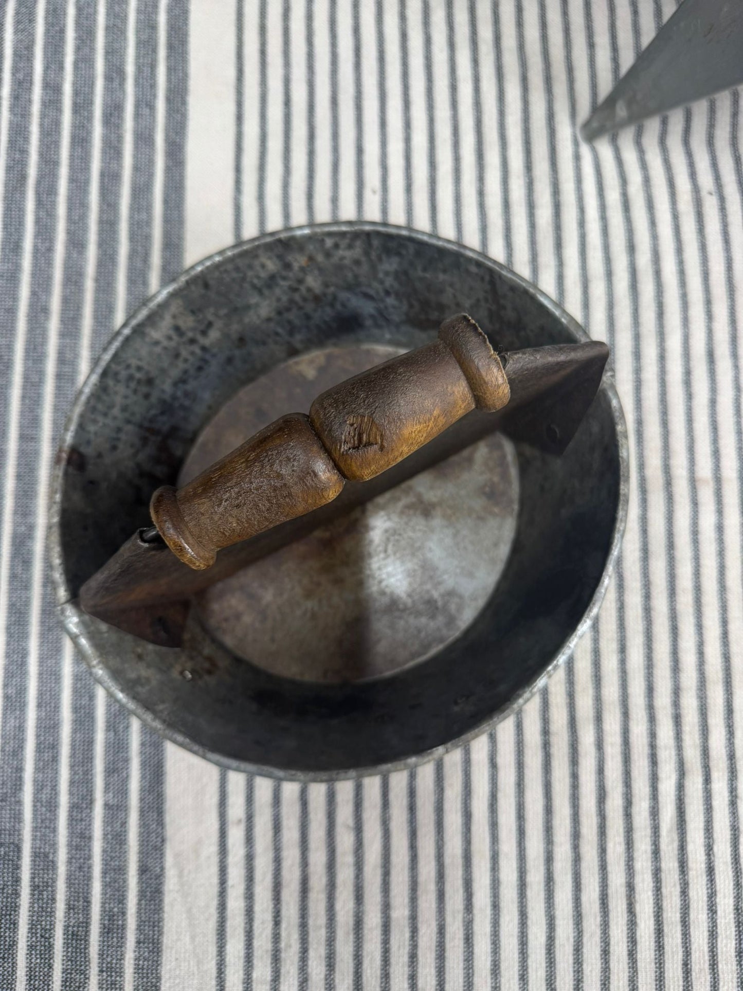 Vintage Small Metal Tray / Plant Pot Herb Planter / Metal Bucket Carry Caddie (B)