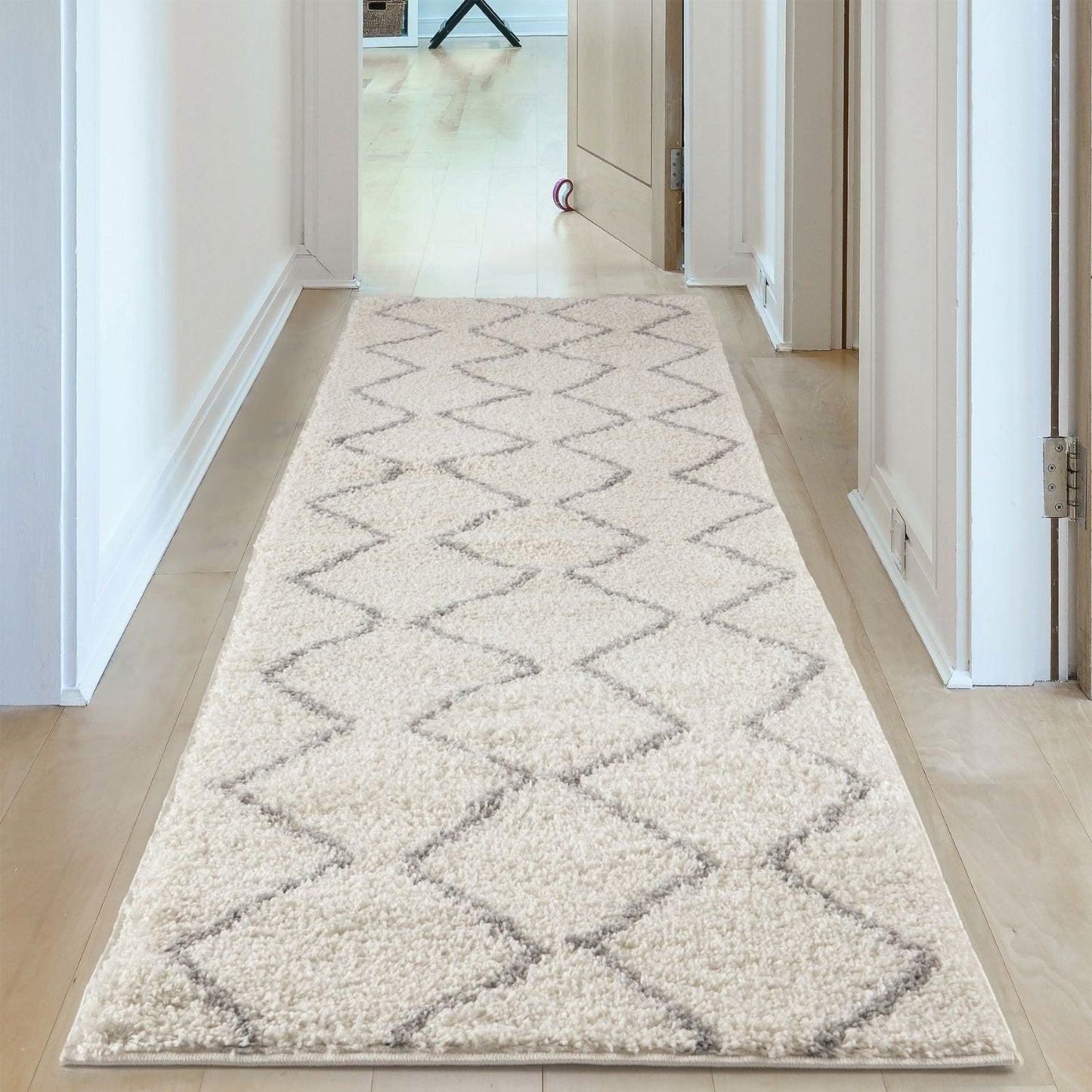 Moroccan Ivory Grey Shaggy Rug | 800