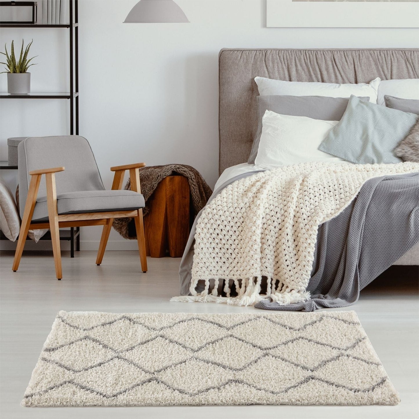 Moroccan Ivory Grey Shaggy Rug | 800