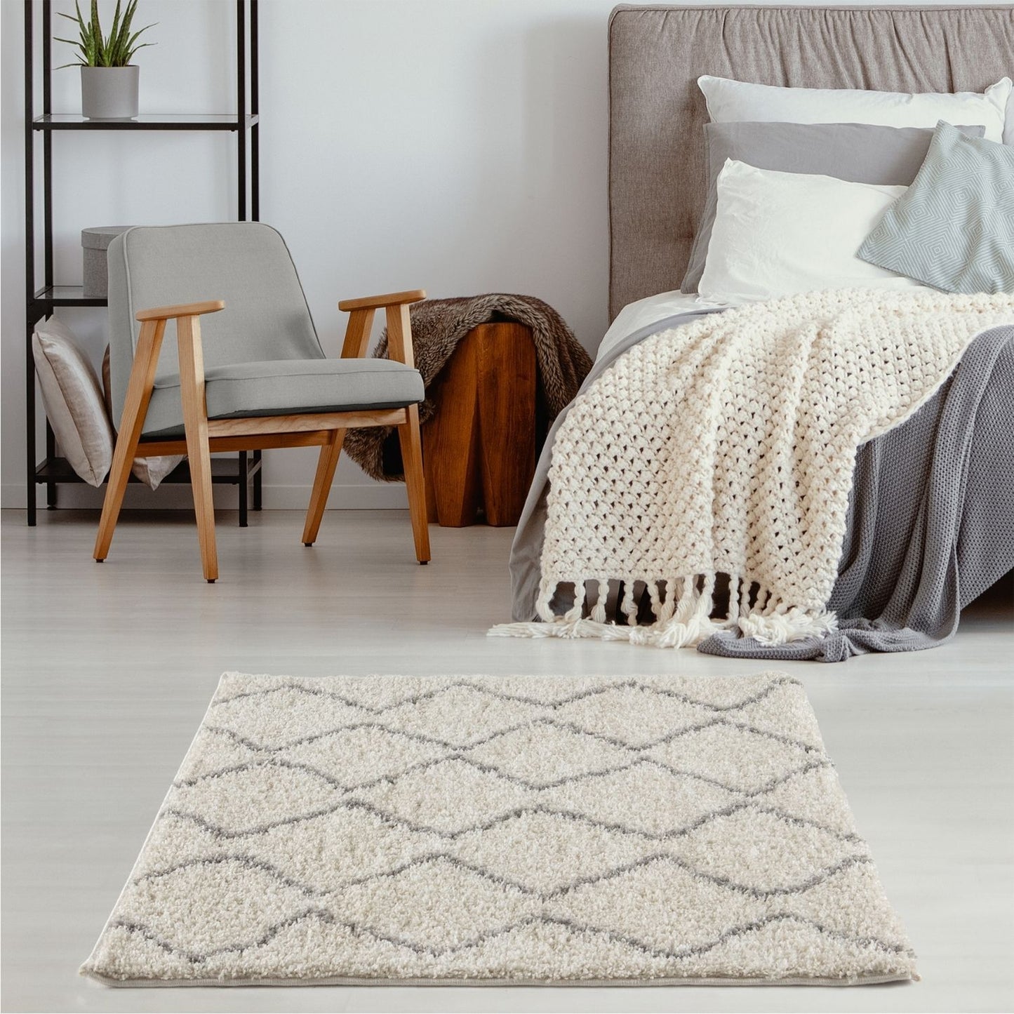 Moroccan Ivory Grey Shaggy Rug | 800