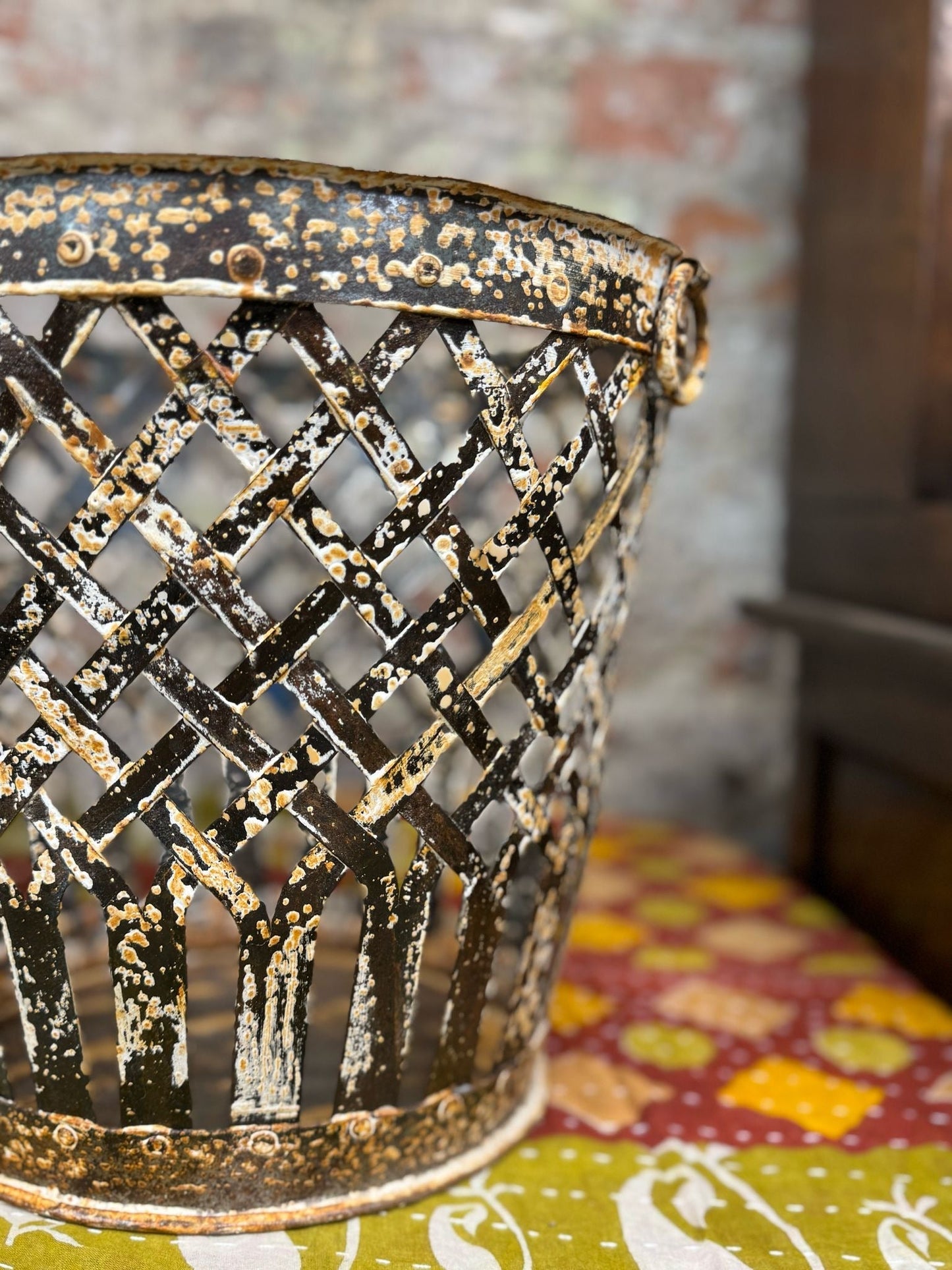 Rustic Lattice Metal Bucket Log Basket /Plant Pot Planter Paper Bin Kindling B