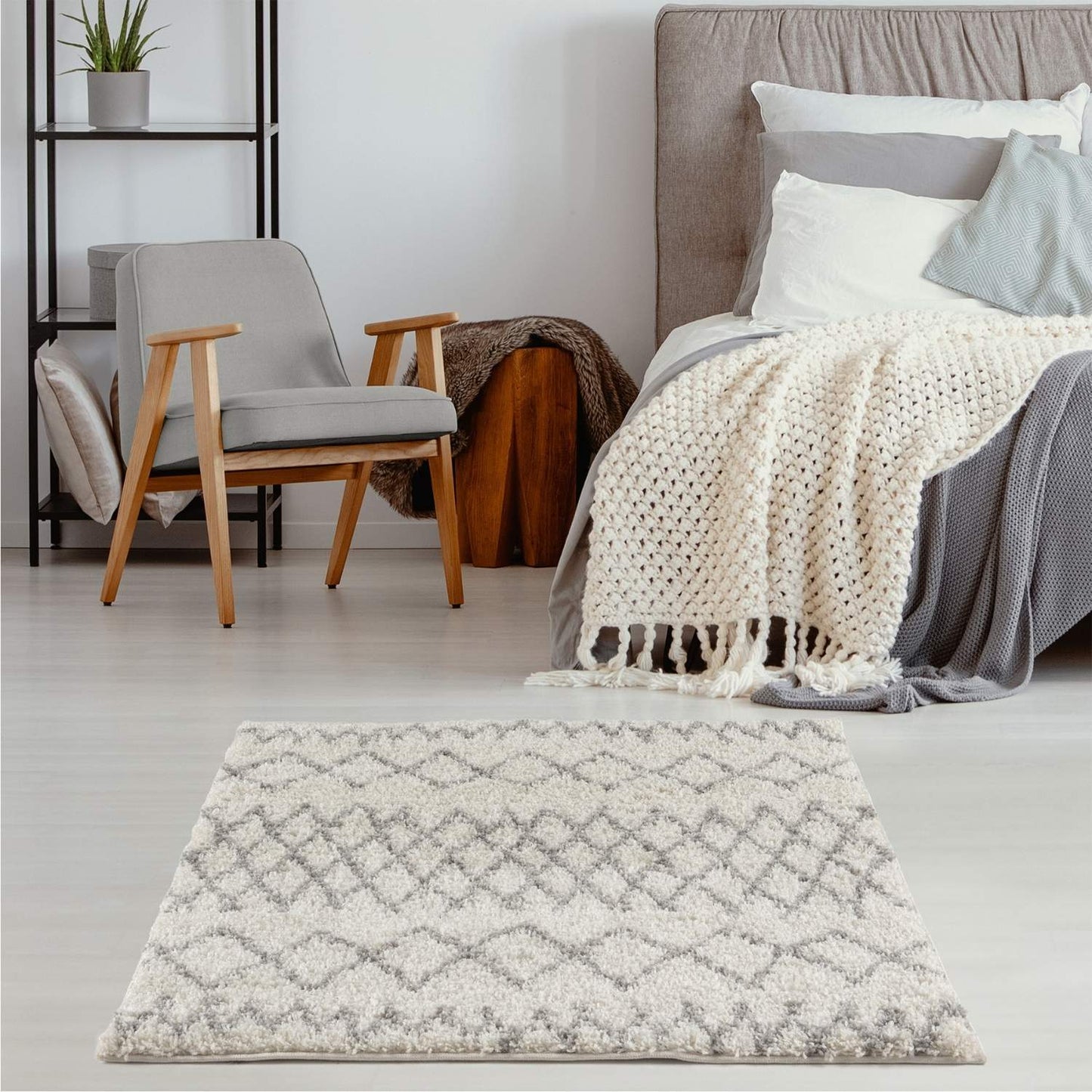 Moroccan Ivory Grey Shaggy Rug | 900