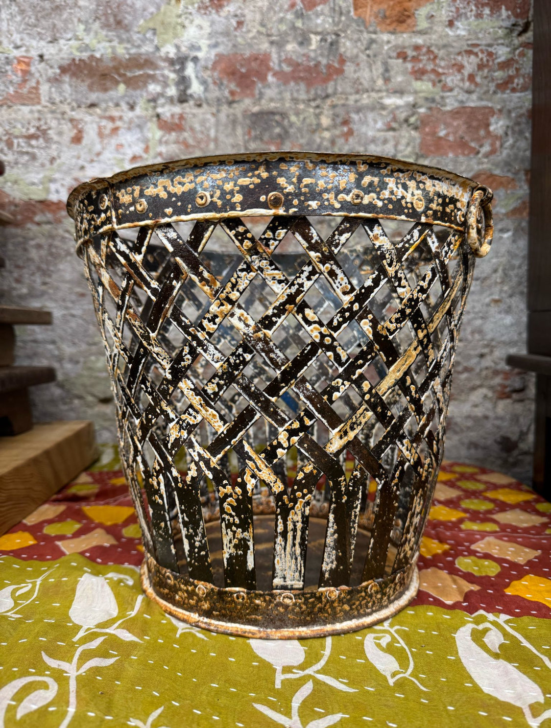 Rustic Lattice Metal Bucket Log Basket /Plant Pot Planter Paper Bin Kindling B