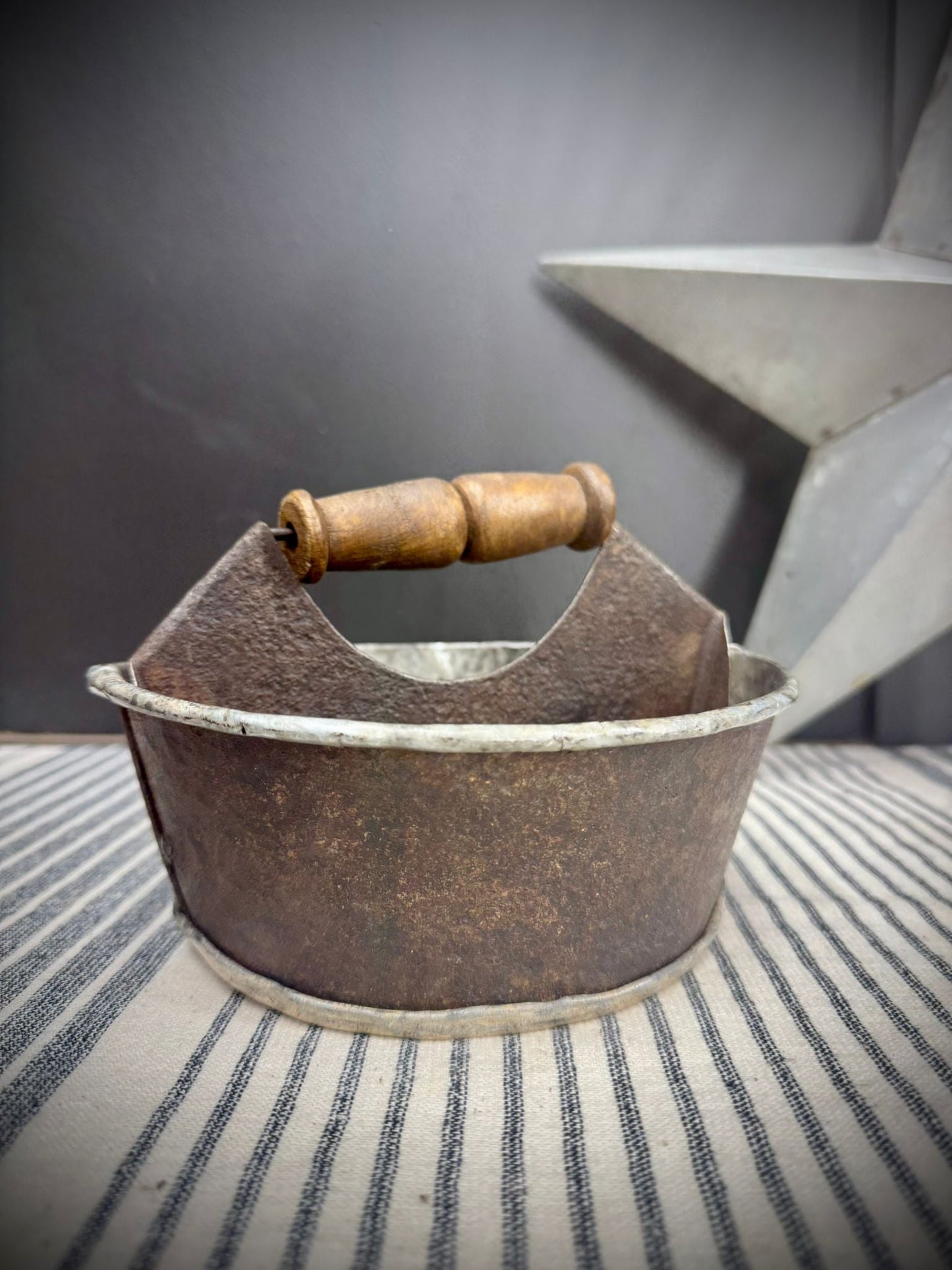 Vintage Small Metal Tray / Plant Pot Herb Planter / Metal Bucket Carry Caddie  (B)