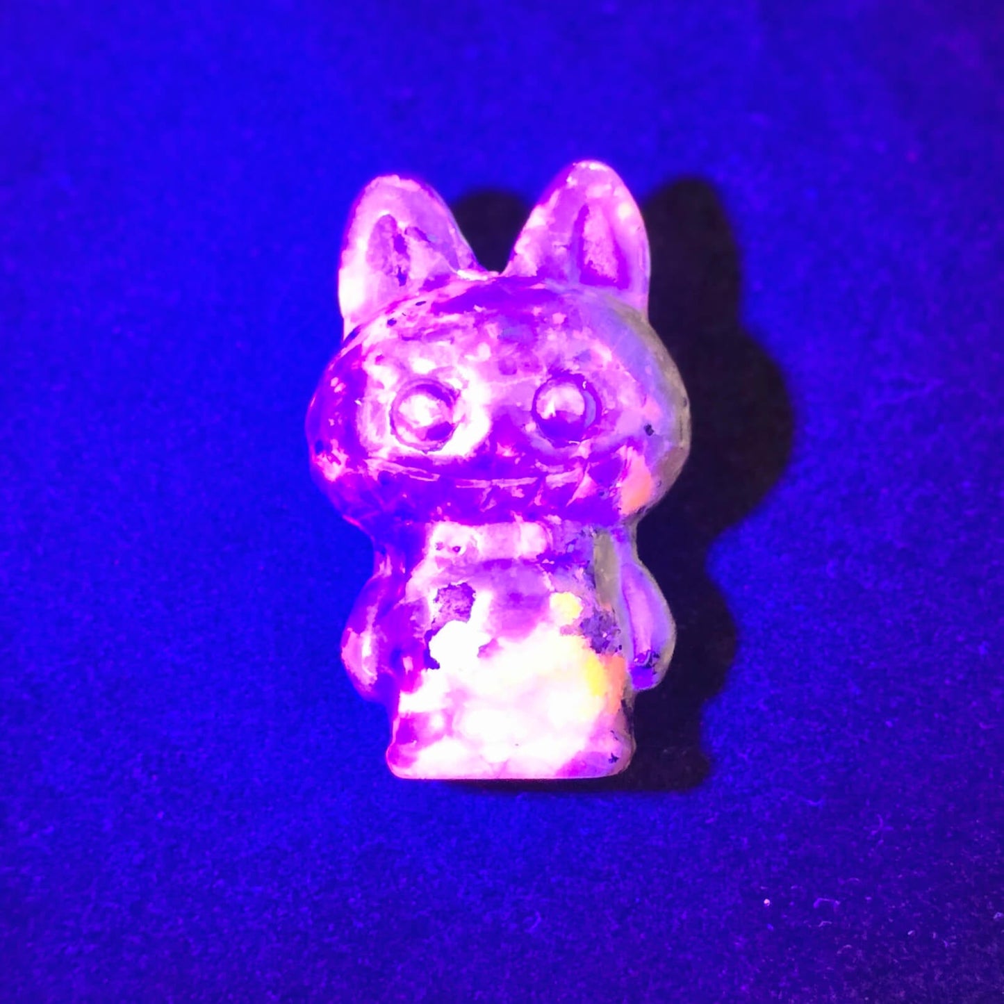 Labubu Yooperlite Crystal Carving – Glowing Mystery & Playful Magic