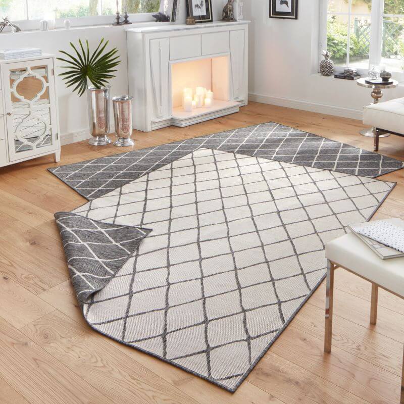 Reversible Indoor-Outdoor Geometric Flatweave Rug