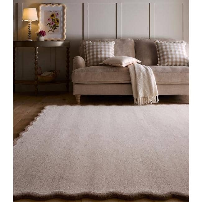Scalloped Rugs Bordered Design