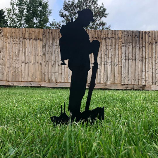 Small Metal Soldier Garden Decoration - Black