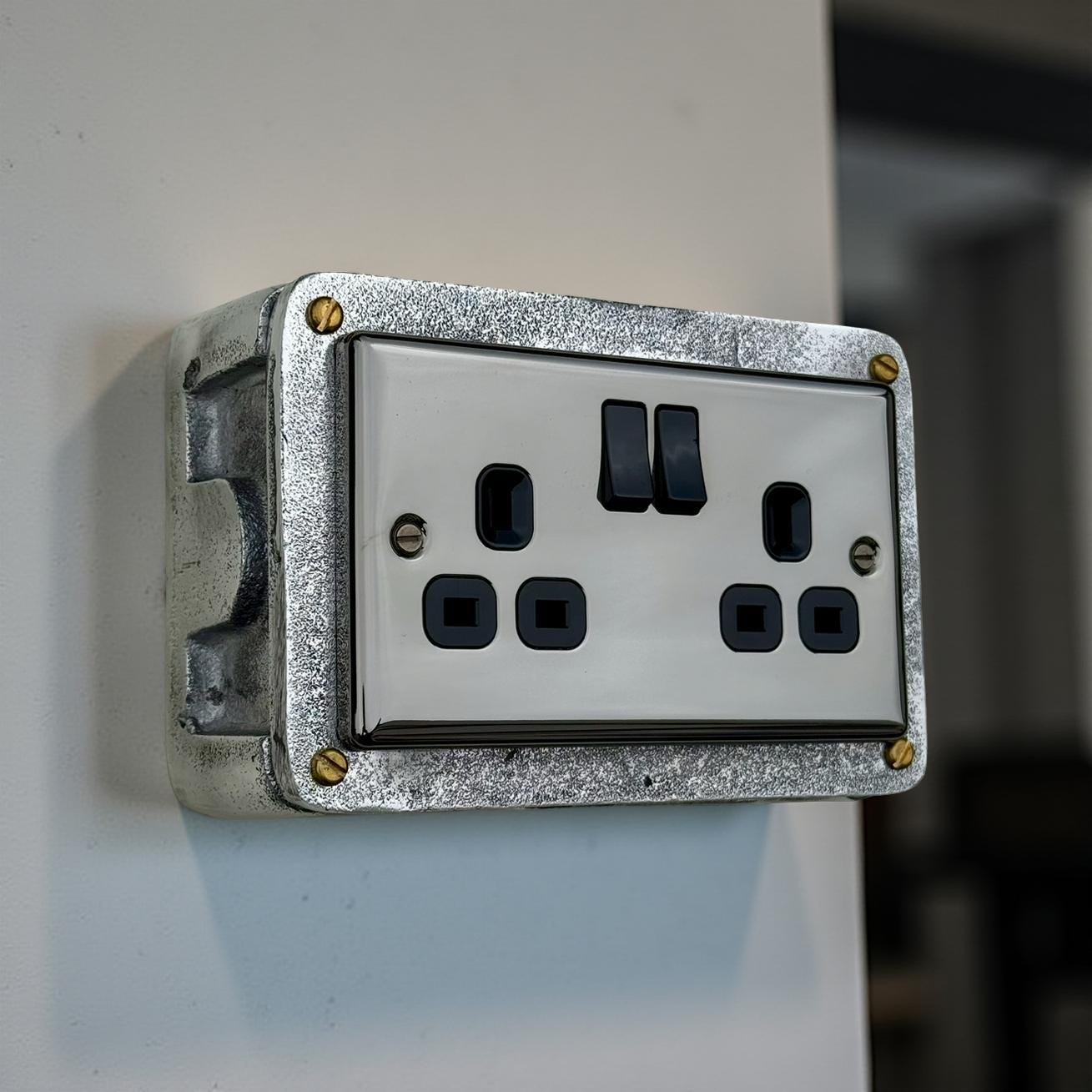 Mirror Finish Switched 13A Double Socket 230V 2 Gang 2G Socket Cast Metal Conduit Switch Industrial