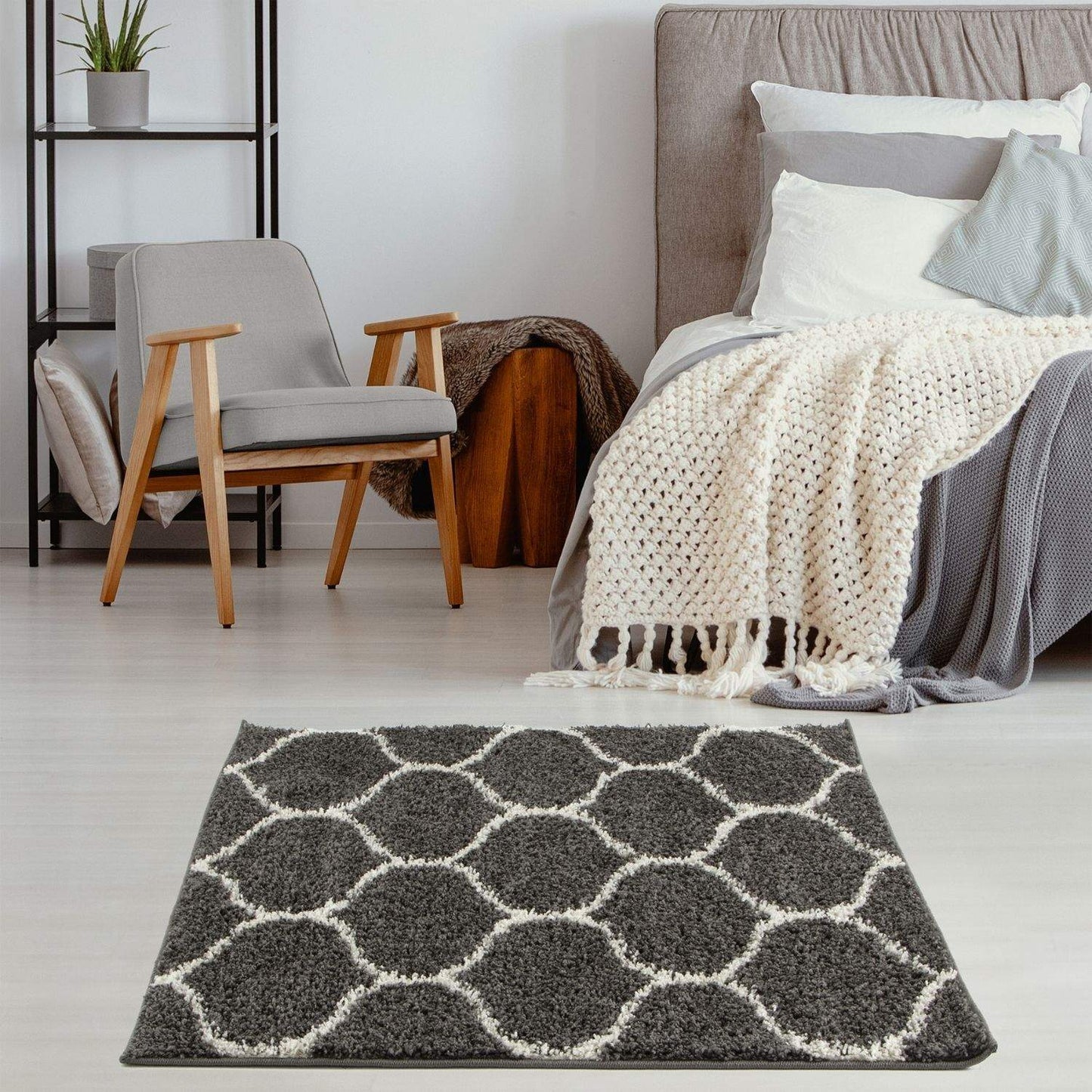 Moroccan Dark Grey Shaggy Rug | 640